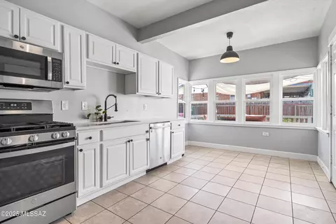 Kitchen - 642 E 8th St, Tucson, AZ 85705 photo 1 of 2