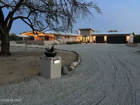 951 W Samalayuca Dr, Tucson, AZ 85704