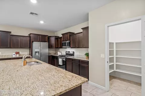 Kitchen - 12223 E Becker Dr, Vail, AZ 85641 photo 3 of 5