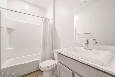 Bath - 12785 E Russo Dr, Vail, AZ 85641 photo 1 of 2
