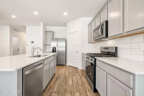 Kitchen - 12785 E Russo Dr, Vail, AZ 85641 photo 1 of 3