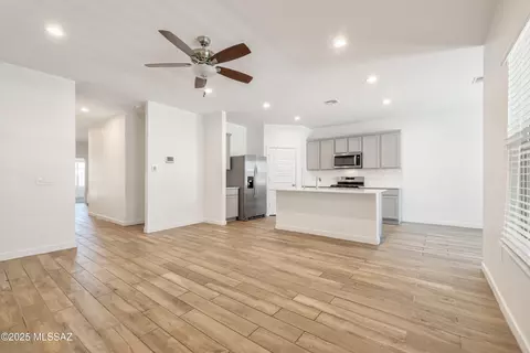 Living - 12785 E Russo Dr, Vail, AZ 85641 photo 1 of 2