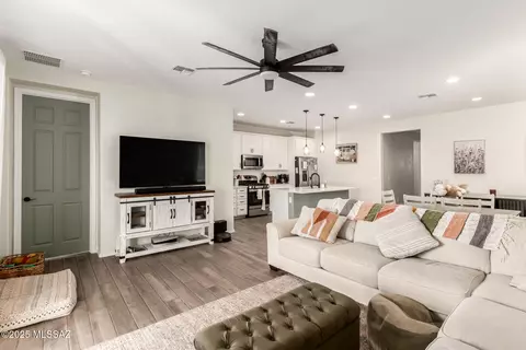 11805 E Becker Dr, Vail, AZ 85641 photo 4