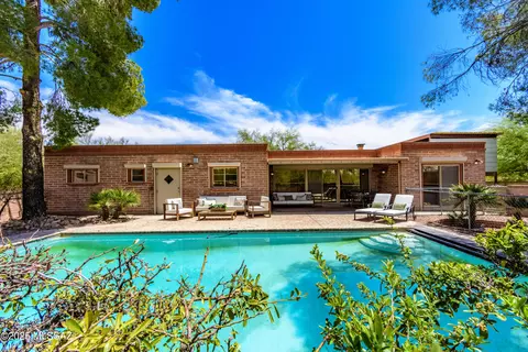 6945 N Mona Lisa Rd, Tucson, AZ 85741