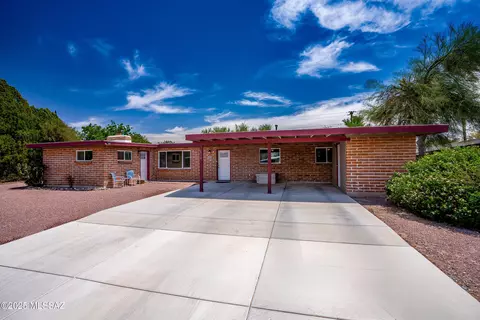 6910 E Calle Canis, Tucson, AZ 85710