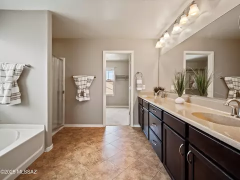 Bath - 741 S Desert Haven Rd, Vail, AZ 85641 photo 3 of 8