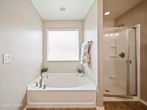 Bath - 741 S Desert Haven Rd, Vail, AZ 85641 photo 5 of 8