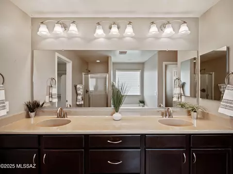 Bath - 741 S Desert Haven Rd, Vail, AZ 85641 photo 6 of 8