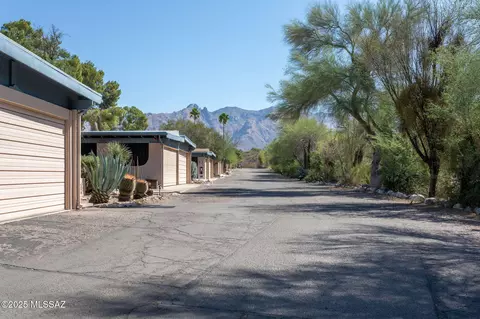 4736 N Calle Lampara, Tucson, AZ 85718