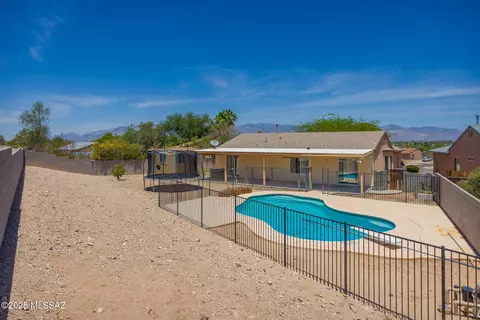 Exterior - 8876 E Apache Well Pl, Tucson, AZ 85730 photo 7 of 7