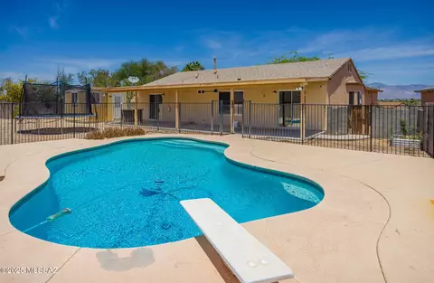 Exterior - 8876 E Apache Well Pl, Tucson, AZ 85730 photo 4 of 7