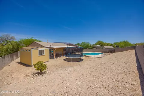 Exterior - 8876 E Apache Well Pl, Tucson, AZ 85730 photo 5 of 7