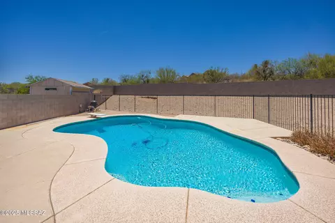 Exterior - 8876 E Apache Well Pl, Tucson, AZ 85730 photo 3 of 7