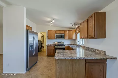 7402 Eli Dr, Tucson, AZ 85710 photo 3