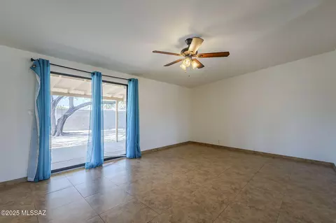 7402 Eli Dr, Tucson, AZ 85710 photo 9