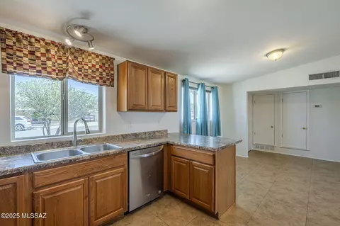 7402 Eli Dr, Tucson, AZ 85710 photo 4