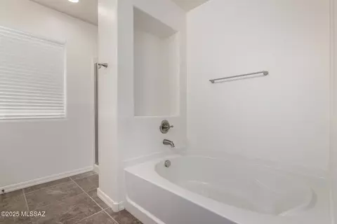 Bath - 4112 E Shadow Branch Dr, Tucson, AZ 85756 photo 3 of 4