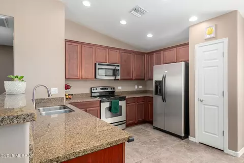 Kitchen - 4112 E Shadow Branch Dr, Tucson, AZ 85756 photo 2 of 4