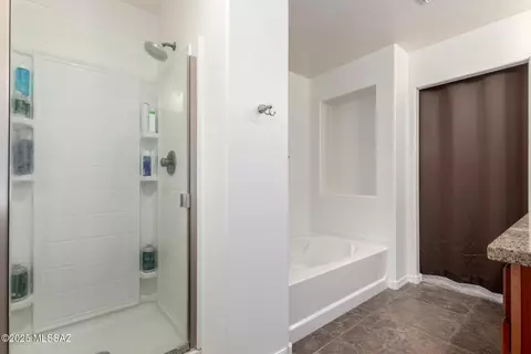 Bath - 4112 E Shadow Branch Dr, Tucson, AZ 85756 photo 2 of 4