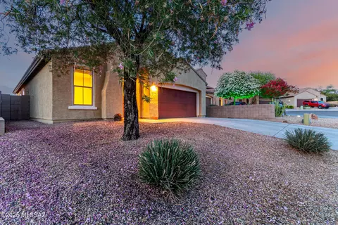 10377 S High Bluff Dr, Vail, AZ 85641