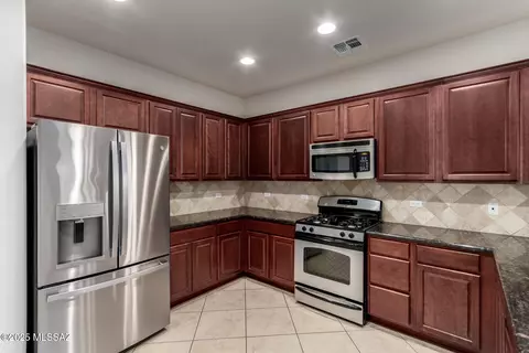 Kitchen - 10377 S High Bluff Dr, Vail, AZ 85641 photo 1 of 4