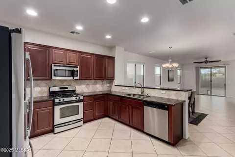 Kitchen - 10377 S High Bluff Dr, Vail, AZ 85641 photo 2 of 4