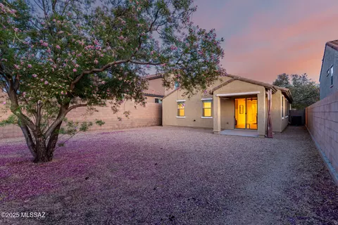 Exterior - 10377 S High Bluff Dr, Vail, AZ 85641 photo 6 of 7