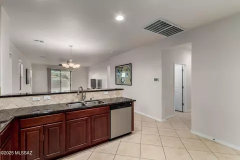 Kitchen - 10377 S High Bluff Dr, Vail, AZ 85641 photo 3 of 4