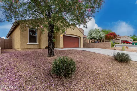 Exterior - 10377 S High Bluff Dr, Vail, AZ 85641 photo 2 of 7