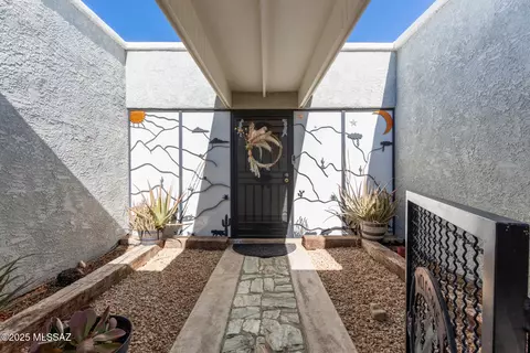 Exterior - 11341 E Calle Vaqueros, Tucson, AZ 85749 photo 2 of 11