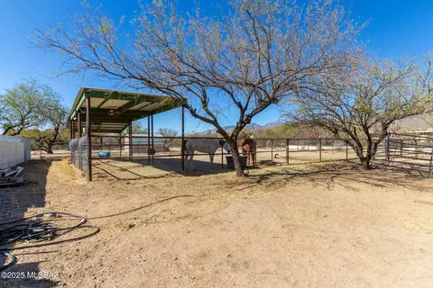 Exterior - 11341 E Calle Vaqueros, Tucson, AZ 85749 photo 10 of 11