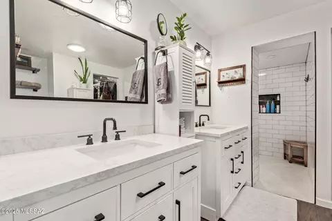 Bath - 11341 E Calle Vaqueros, Tucson, AZ 85749 photo 2 of 5