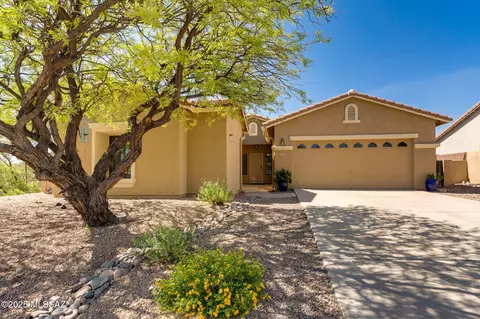Exterior - 10684 E Ravenswood St, Tucson, AZ 85747 photo 3 of 9