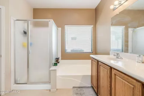 Bath - 10684 E Ravenswood St, Tucson, AZ 85747 photo 2 of 3
