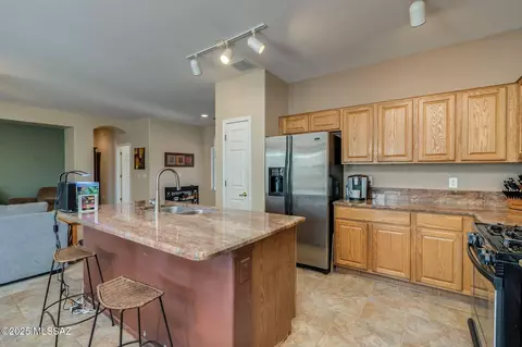 Kitchen - 10684 E Ravenswood St, Tucson, AZ 85747 photo 2 of 5