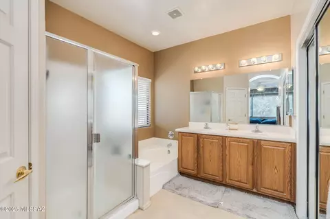 Bath - 10684 E Ravenswood St, Tucson, AZ 85747 photo 1 of 3