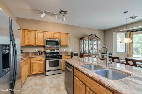 Kitchen - 10684 E Ravenswood St, Tucson, AZ 85747 photo 4 of 5
