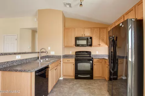 Kitchen - 8068 S Nautilus Dr, Tucson, AZ 85756 photo 1 of 4