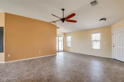 Living - 8068 S Nautilus Dr, Tucson, AZ 85756 photo 2 of 4