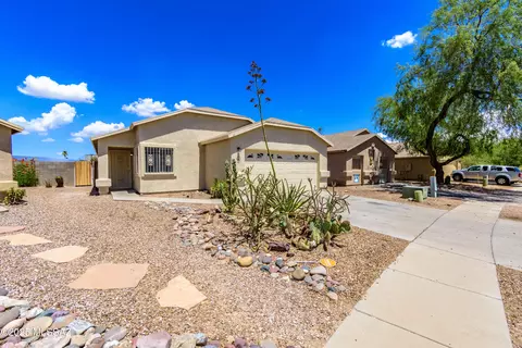 5992 S Nantac Rim Dr, Tucson, AZ 85706