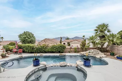 2723 S Chipshot Dr, Green Valley, AZ 85614