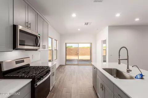 Kitchen - 9822 E Gray Hawk Dr, Tucson, AZ 85730 photo 2 of 2