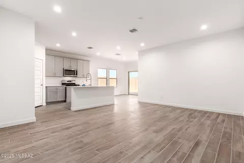 Living - 9822 E Gray Hawk Dr, Tucson, AZ 85730 photo 4 of 5