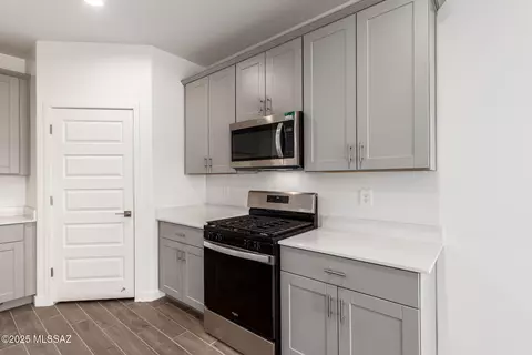 Kitchen - 9822 E Gray Hawk Dr, Tucson, AZ 85730 photo 1 of 2