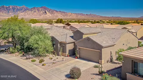 2499 W Bassett Peak Dr, Green Valley, AZ 85622