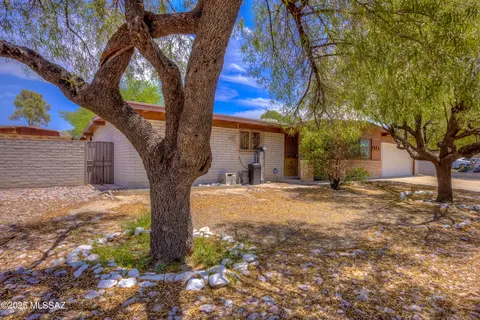 4561 S White Pine Dr, Tucson, AZ 85730