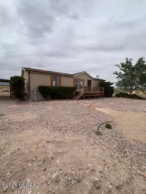1961 N Cotton Tail Ln, Cochise, AZ 85606