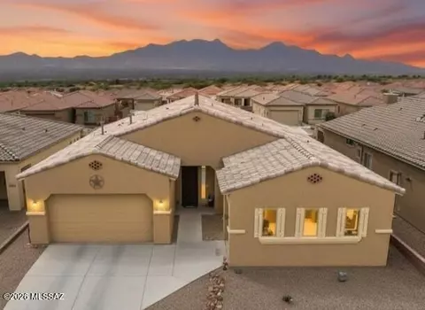 906 N Camino Cerro Morado, Green Valley, AZ 85614