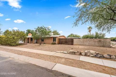 7595 N Rasmussen Ave, Tucson, AZ 85741
