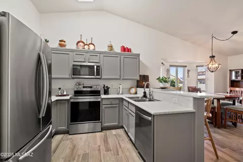 Kitchen - 9586 E Paseo San Bernardo, Tucson, AZ 85747 photo 2 of 4